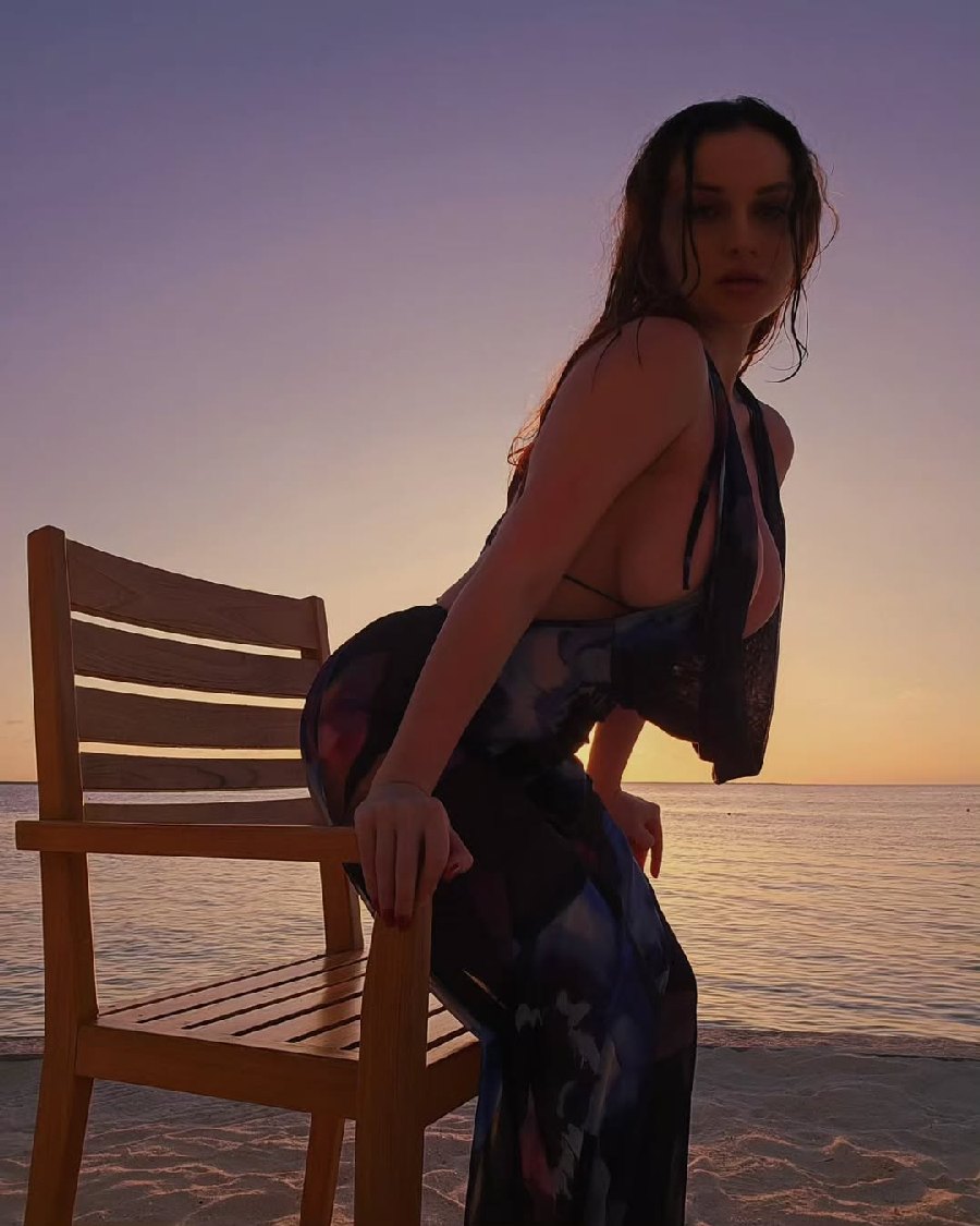 Sexy girl Miranda Faith nude in Bern