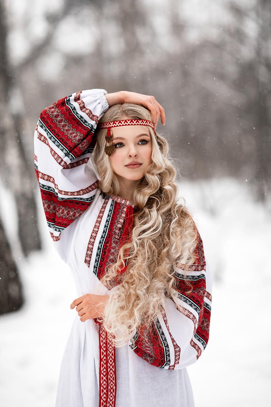 Slavic girls’s look of the day — catch her live in Bern