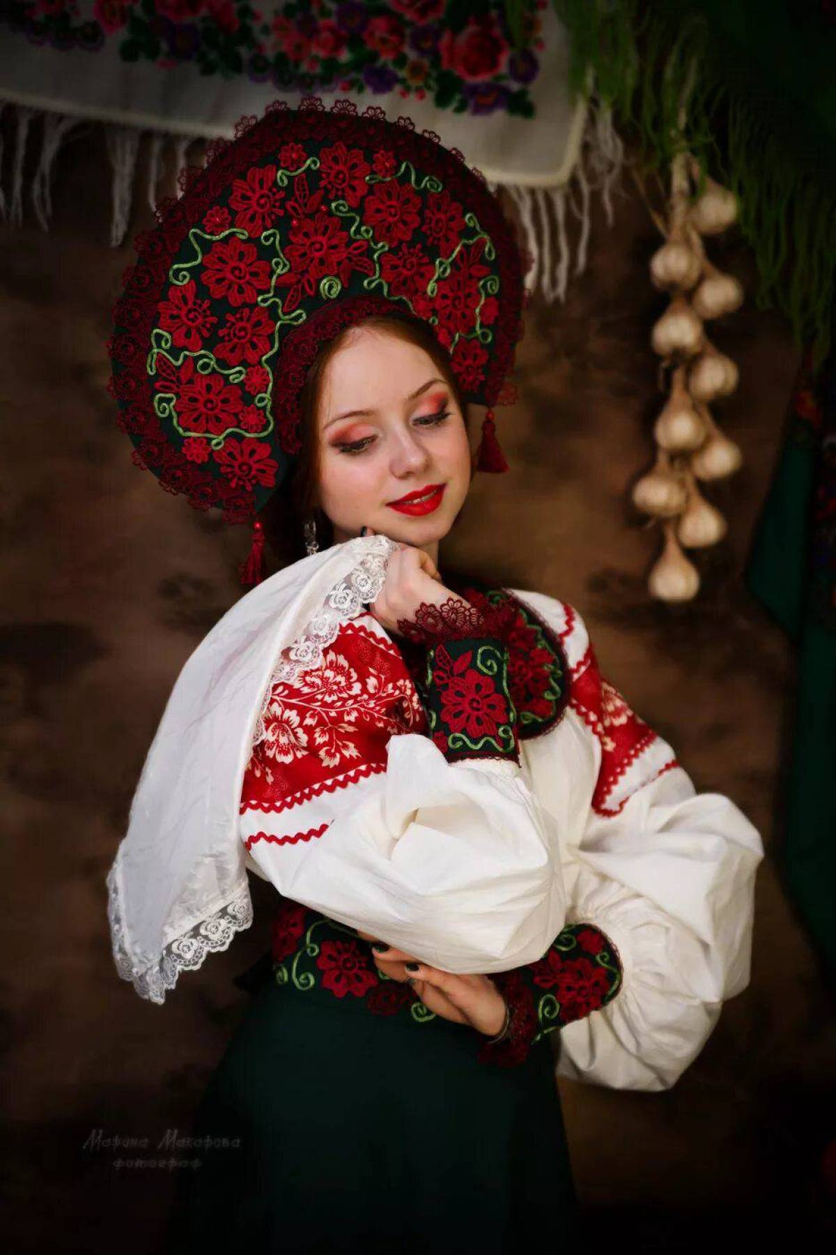 Take a pause and enjoy Women in Slavic costumes — streaming from Bern