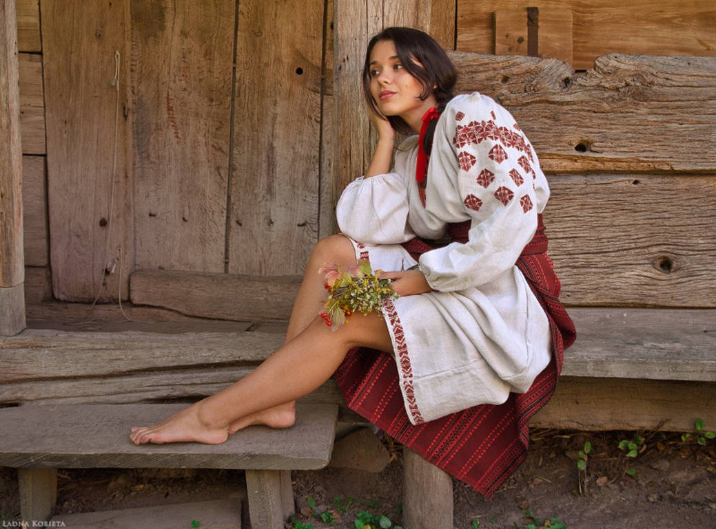 Fresh photos, fresh mood — Women in Slavic costumes online in Bern
