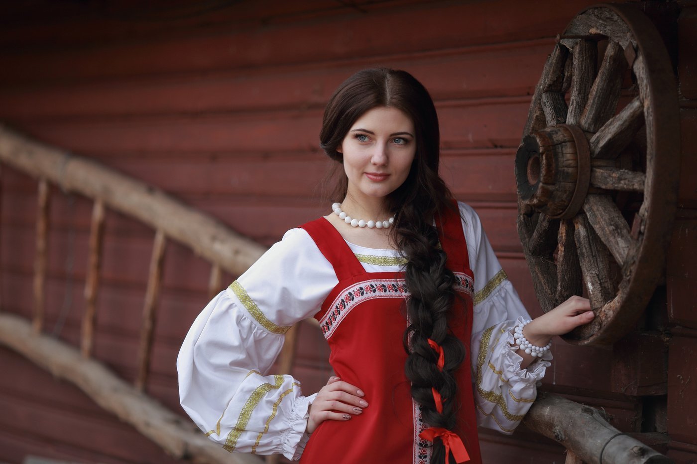 Girls in Slavic costumes’s look of the day — catch her live in Bern
