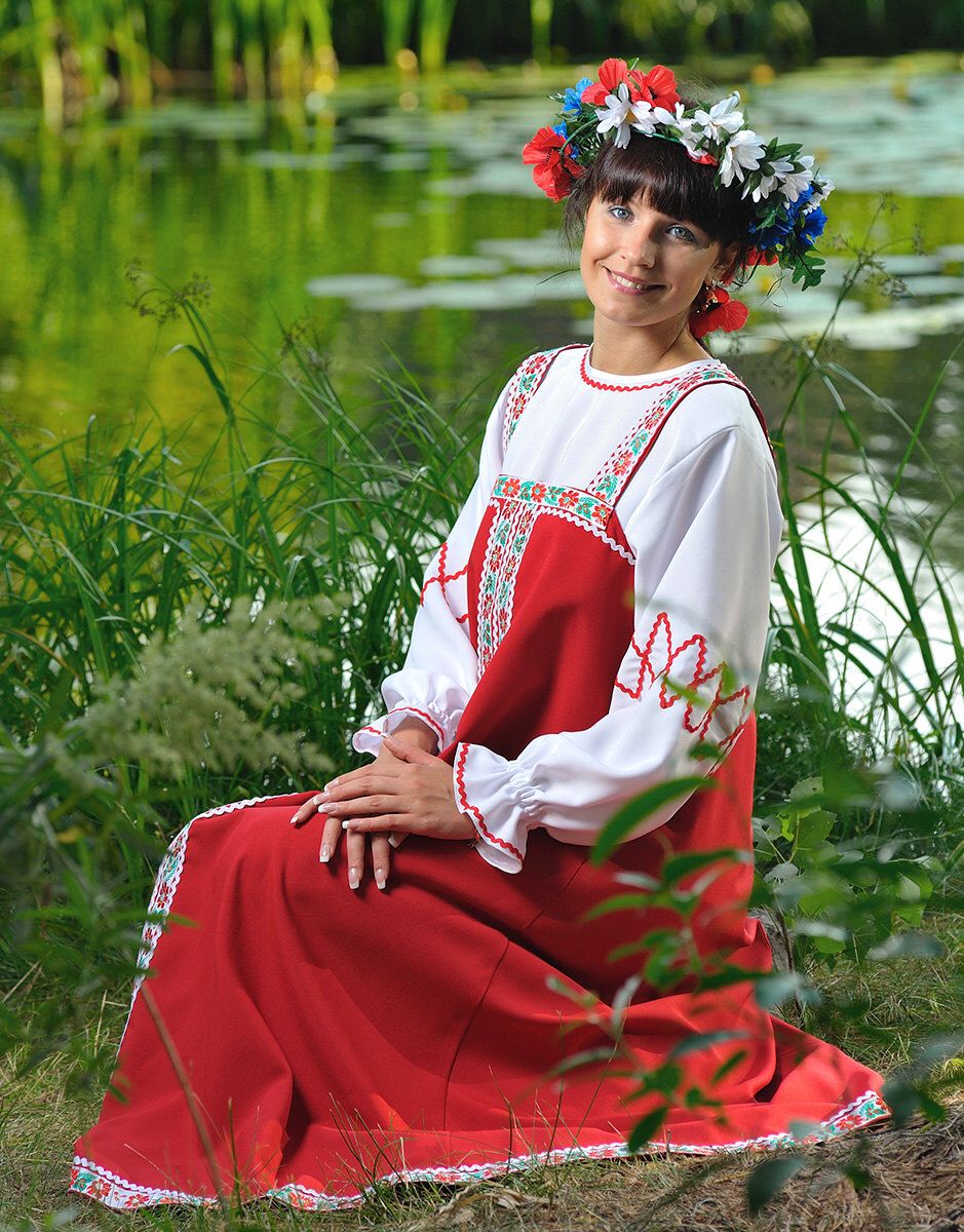 Beautiful girl Girls in Slavic costumes in Bern
