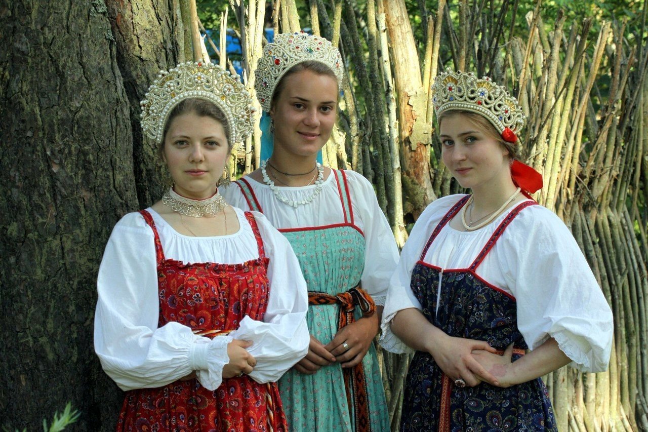 Sexy model Girls in Slavic costumes in Bern